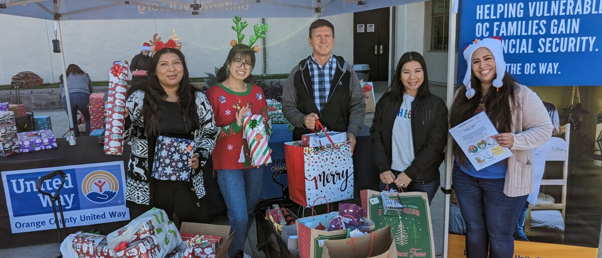 Local Volunteers Make The Holidays Brighter For OC Children In Need With SparkJoy